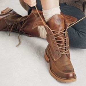 Frye Owen lace up boots